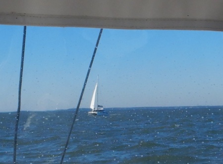 Monohull in waves