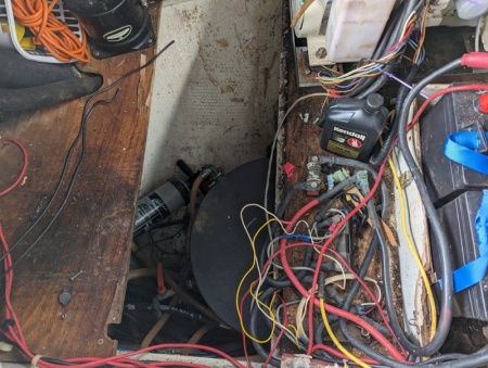 Sun Odyssey 44 - Power Distribution Wiring Nightmare