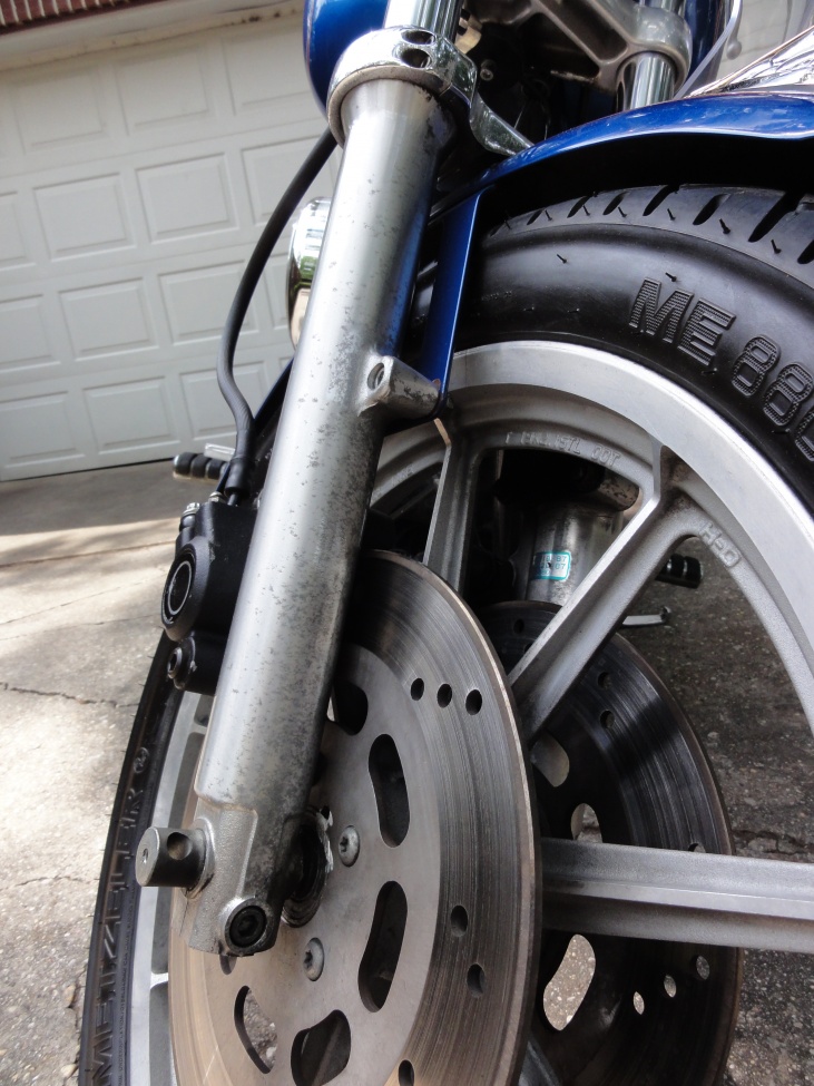 92 FXRS pitting on fork
